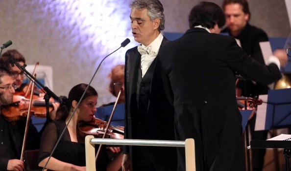 Stasera in tv, 1 gennaio 2014: Unici su Bocelli, La Kryptonite nella borsa, Capodanno on Ice